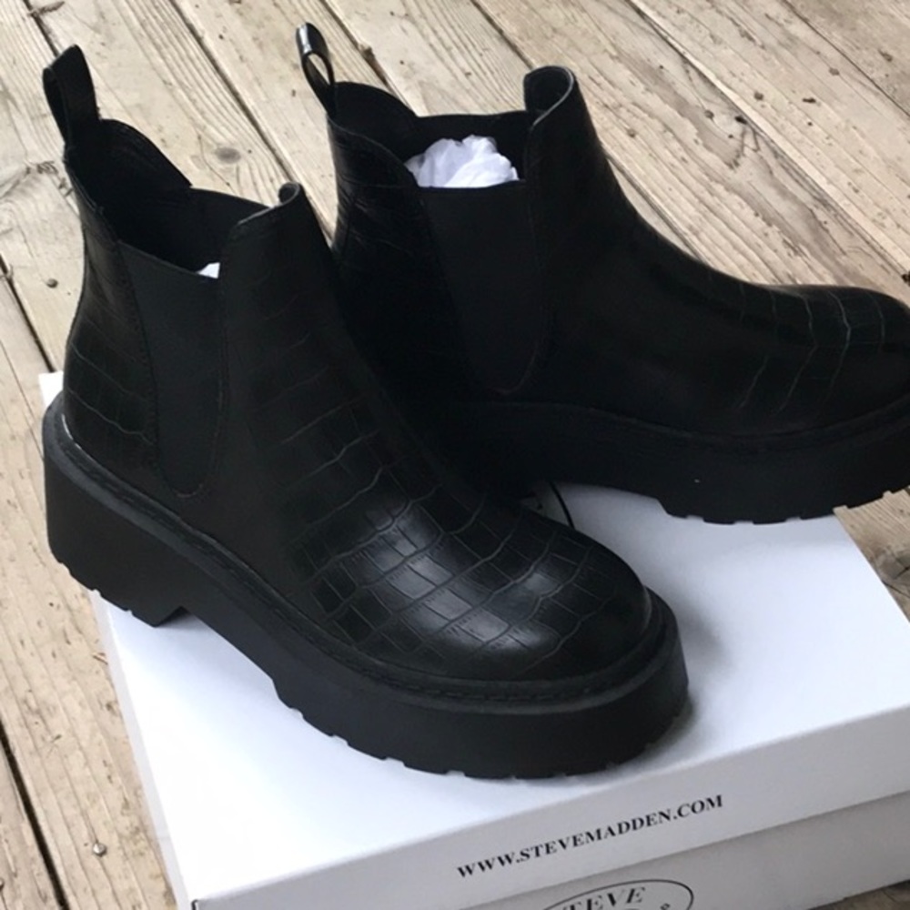 BRAND NEW! Steve Madden Shadow Black Crocodile